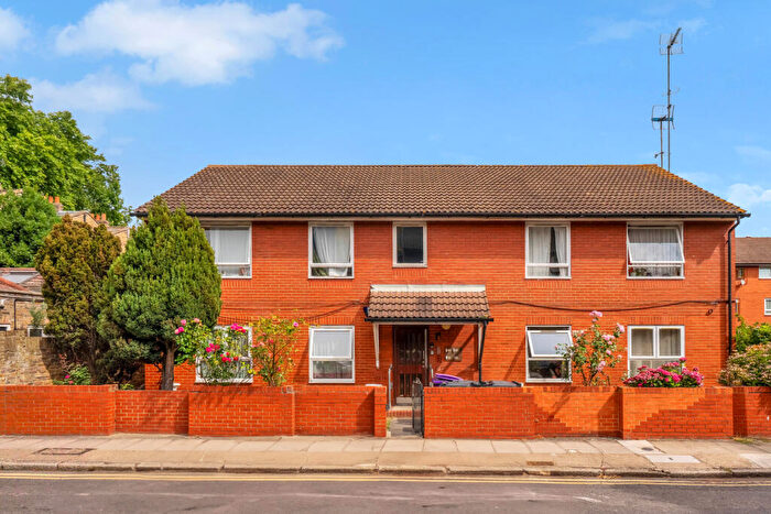 2 Bedroom Apartment To Rent In Clark Street, London, E1