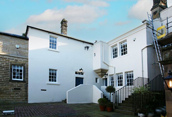3 Bedroom Town House To Rent In Baslow Road, Bakewell, DE45
