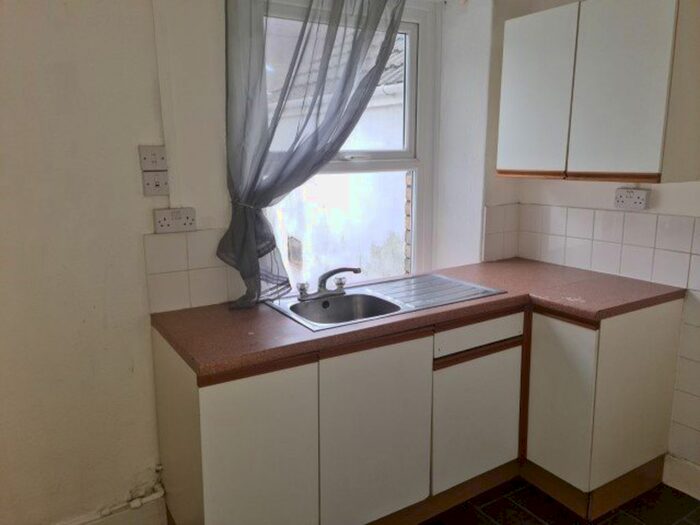 2 Bedroom Flat To Rent In Newport Road, Cwmcarn, NP11