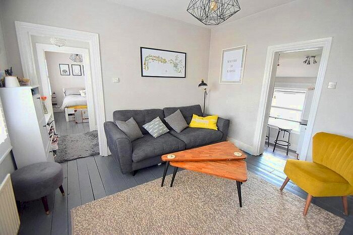 1 Bedroom Flat To Rent In Bourne Avenue, Windsor, Berkshire SL4