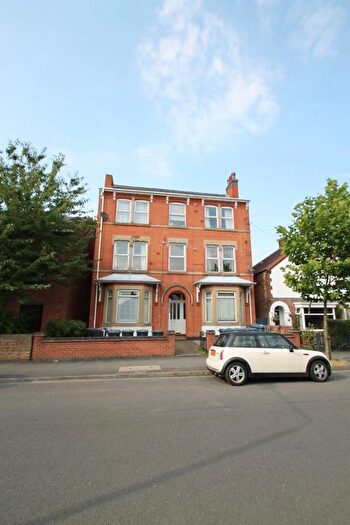 2 Bedroom Flat To Rent In Trent Boulevard, Nottingham, NG2