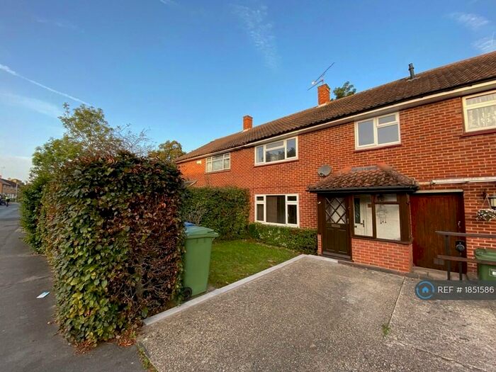 3 Bedroom Terraced House To Rent In Moordale Avenue, Bracknell, RG42