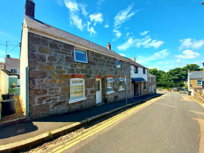 2 Bedroom Cottage To Rent In Penrose Road, Helston, TR13