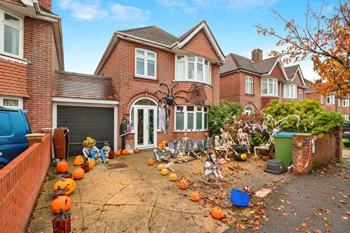 3 Bedroom Detached House For Sale In Margam Avenue, Southampton, SO19