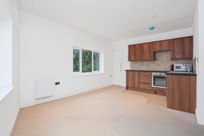 1 Bedroom Flat To Rent In Rosemount Apartments, Rosemount Avenue, West Byfleet, Surrey, KT14