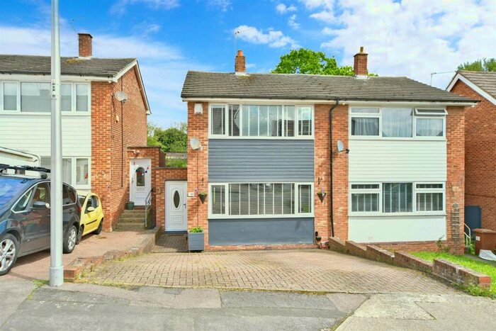 3 Bedroom Semi-Detached House For Sale In Poplicans Road, Cuxton, Rochester, Kent, ME2