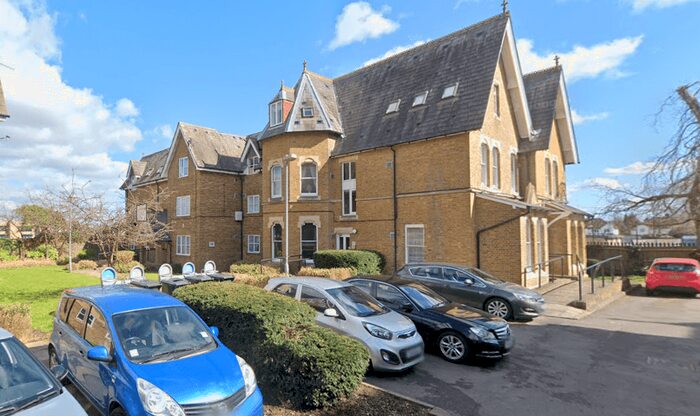 2 Bedroom Flat To Rent In Church Close, Bath Road, Hounslow, TW3