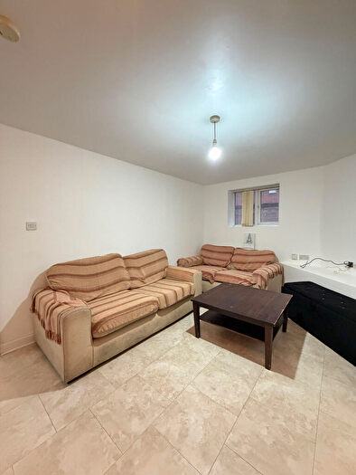 3 Bedroom Flat To Rent In B Stockport Road, Manchester, M19