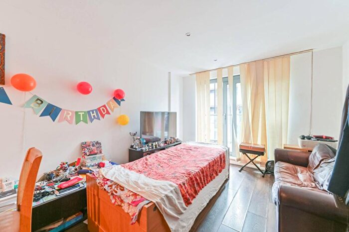 1 Bedroom Flat For Sale In Royal Carriage Mews, Woolwich Riverside, London, SE18