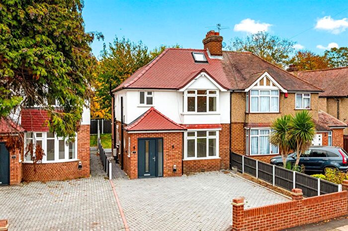 4 Bedroom Semi-detached House For Sale In West Drayton Park Avenue, West Drayton, UB7
