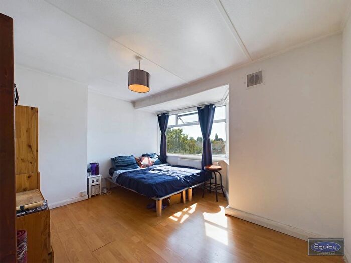 2 Bedroom Flat To Rent In Sherwood Park Avenue, Sidcup, Kent, DA15