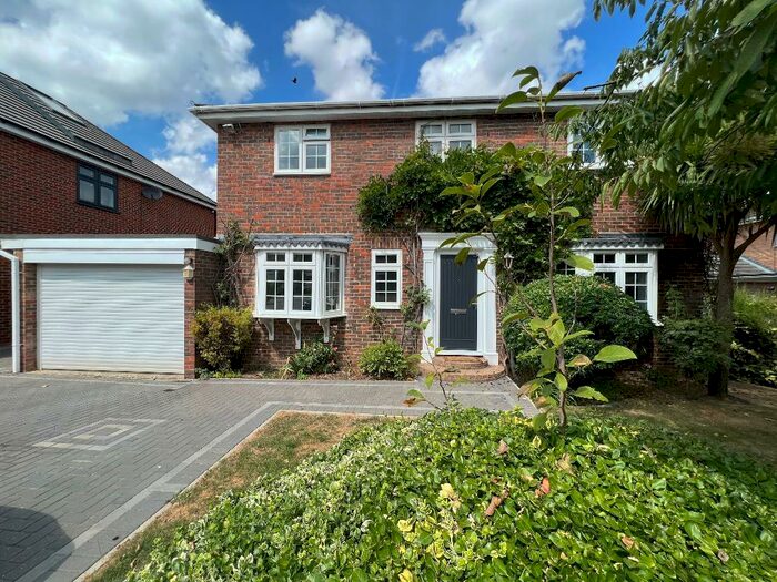 5 Bedroom Detached House To Rent In Illingworth, Windsor, SL4