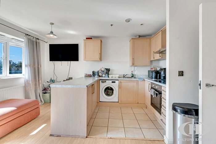 1 Bedroom Flat For Sale In Oxford Avenue, Hayes, UB3