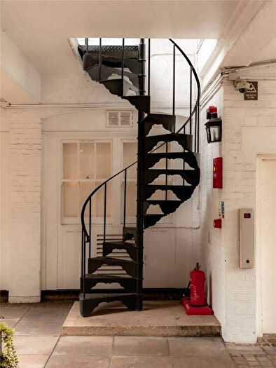1 Bedroom Flat For Sale In De Vere Mews, Kensington, London, W8