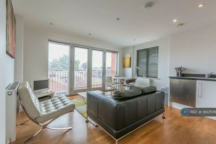 2 Bedroom Flat To Rent In Castle Quay, Bedford, MK40