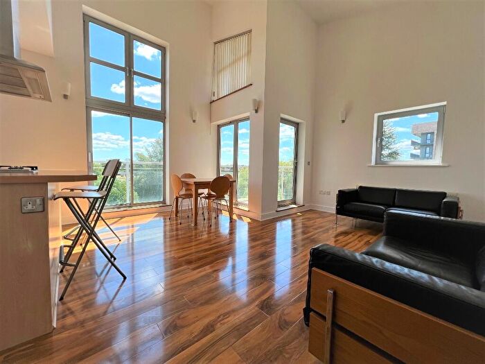 2 Bedroom Flat To Rent In Lockside Marina, Chelmsford, CM2