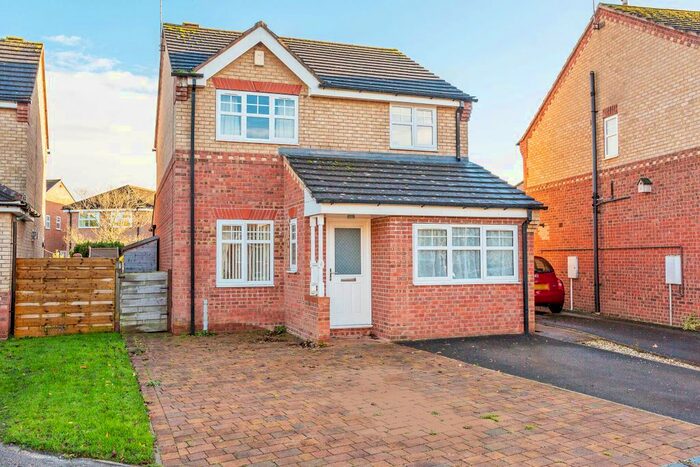 3 Bedroom Detached House For Sale In Pulleyn Close, Strensall, York, YO32