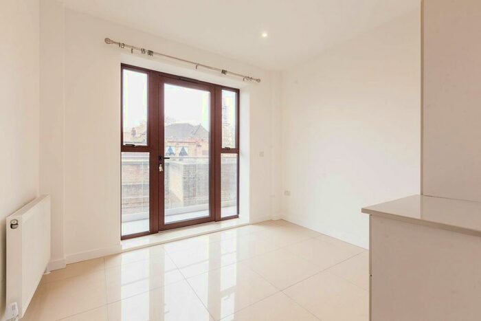 2 Bedroom Flat To Rent In Old Street, Shoreditch, London, EC1V