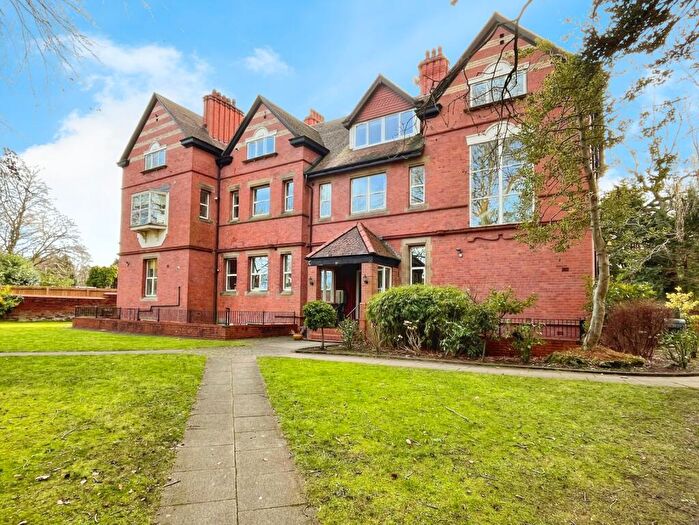 2 Bedroom Flat For Sale In Holme Road, Manchester, Greater Manchester, M20