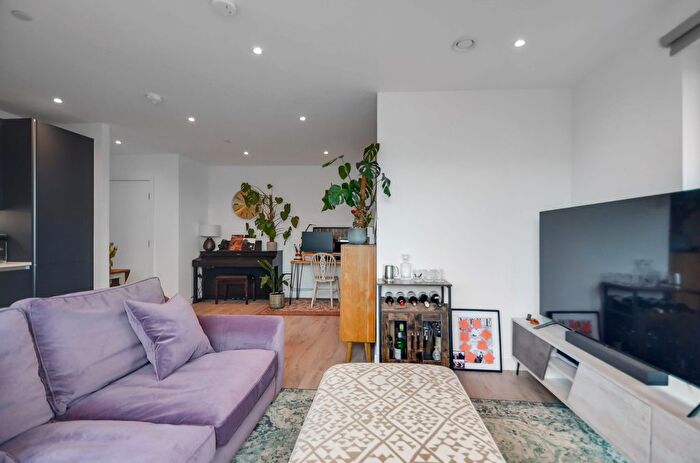 1 Bedroom Flat For Sale In Osiers Road, London, SW18