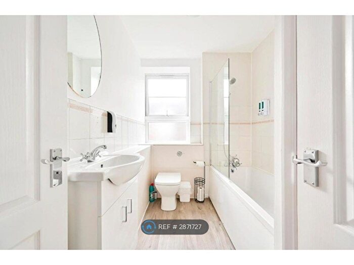 1 Bedroom Flat To Rent In Memorial Avenue, London, E15