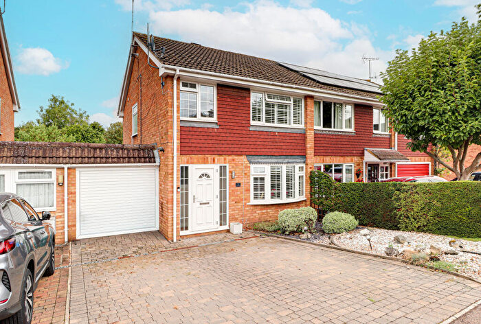 3 Bedroom Semi-Detached House For Sale In London Road, Markyate, St. Albans, AL3