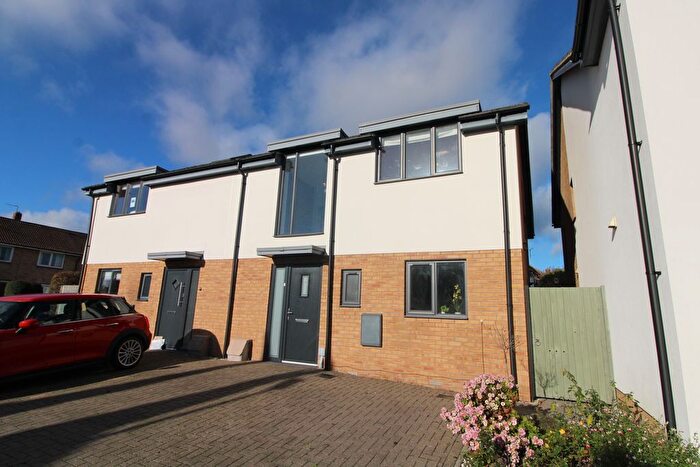 3 Bedroom Semi Detached House For Sale In Mallards Reach, Thatcham, RG19