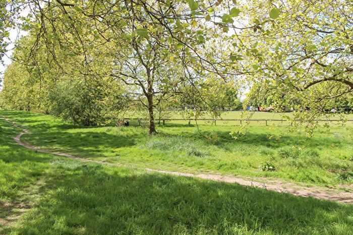 2 Bedroom Flat For Sale In Aston Court, Woodford Green, IG8