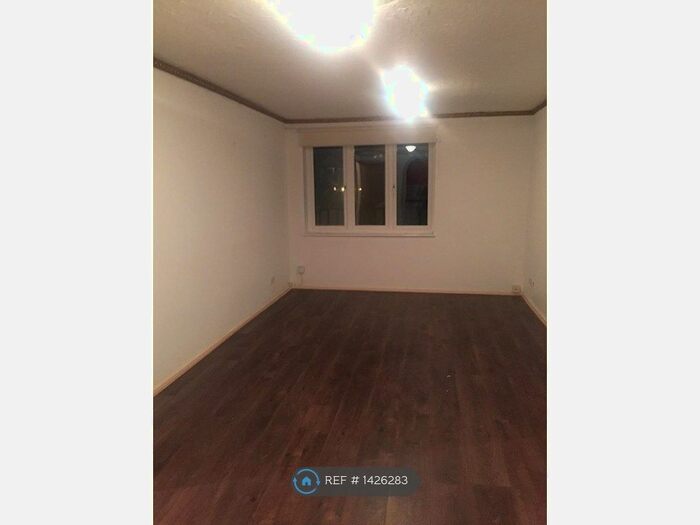 2 Bedroom Flat To Rent In Riverside Close, London, E5