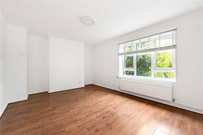 3 Bedroom Apartment To Rent In Nightingale Road, London, N1