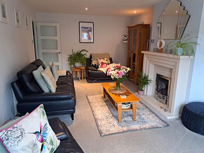 2 Bedroom Detached Bungalow For Sale In Cleveland Garth, Lupset Park, Wakefield, WF2