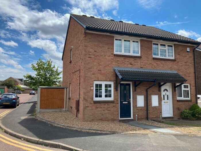 2 Bedroom House To Rent In Sunflower Way, Romford, RM3