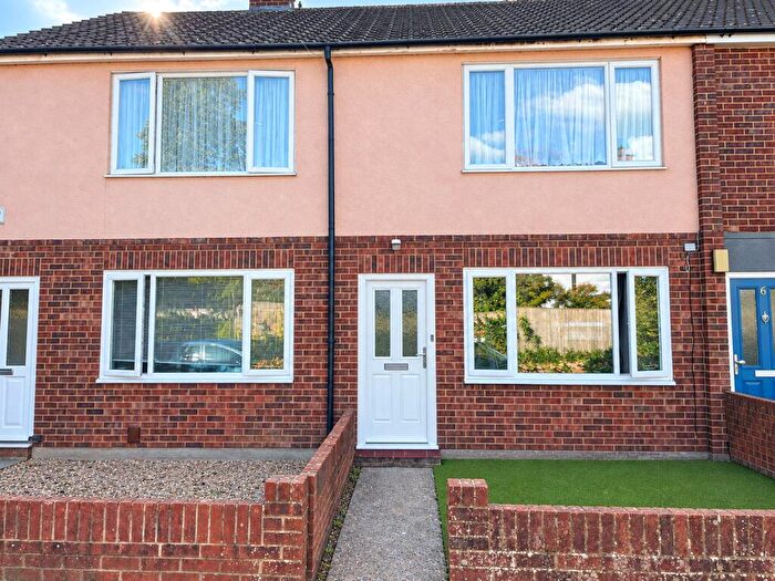2 Bedroom Maisonette For Sale In Tanhouse Lane, Wokingham, Berkshire, RG41