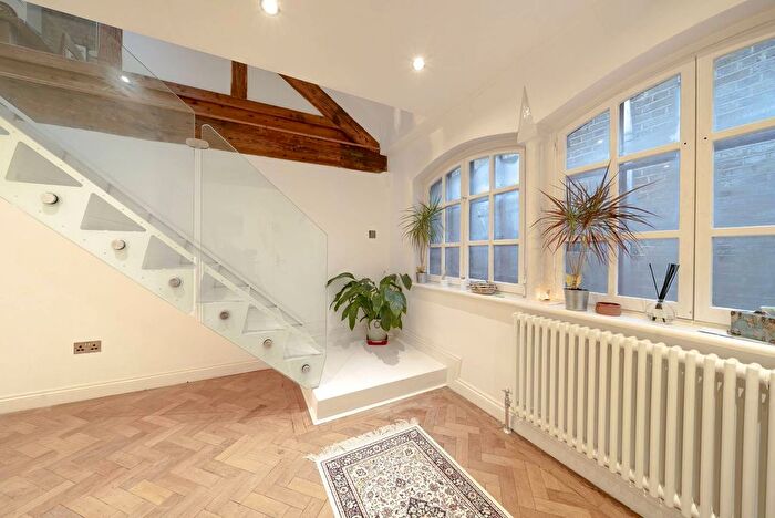 3 Bedroom Flat To Rent In Mill Street, Shad Thames, London, SE1