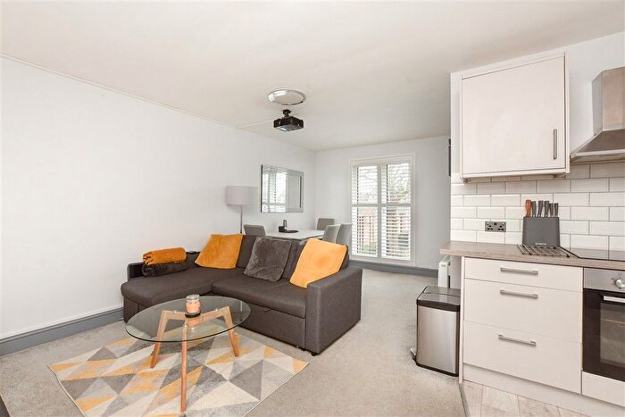 2 Bedroom Flat For Sale In Chaldon Road, Caterham, Surrey, CR3