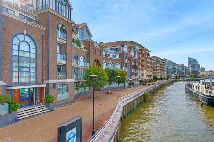 2 Bedroom Apartment To Rent In Clove Hitch Quay, London, SW11