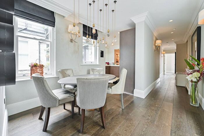 3 Bedroom Flat To Rent In Southampton Row, Bloomsbury, London, WC1B