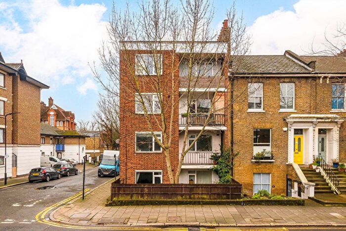 2 Bedroom Flat To Rent In Graham Road, London Fields, E8
