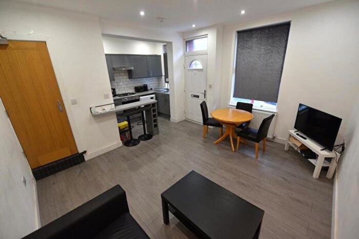 2 Bedroom House To Rent In Thornville Avenue, LS6