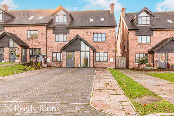 3 Bedroom Semi Detached House For Sale In Windsor Place, Congleton, Cheshire, CW12