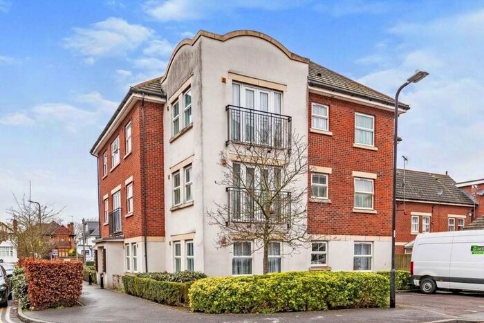 2 Bedroom Flat To Rent In Tobermory Close, Langley, Slough, SL3