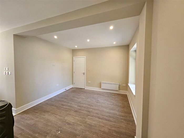 2 Bedroom Flat To Rent In Rectory Road, Southall, Greater London, UB2