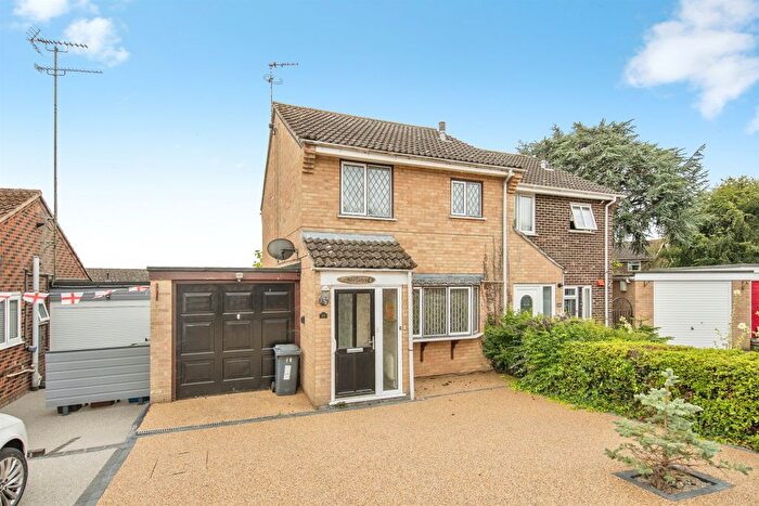 3 Bedroom Semi Detached House For Sale In Prittlewell Close, Ipswich, IP2