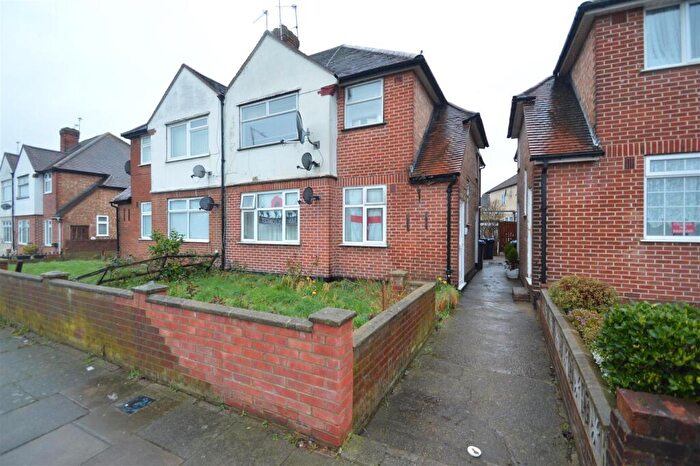 2 Bedroom Maisonette For Sale In Hertford Road, Enfield - Investment Opportunity!, EN3