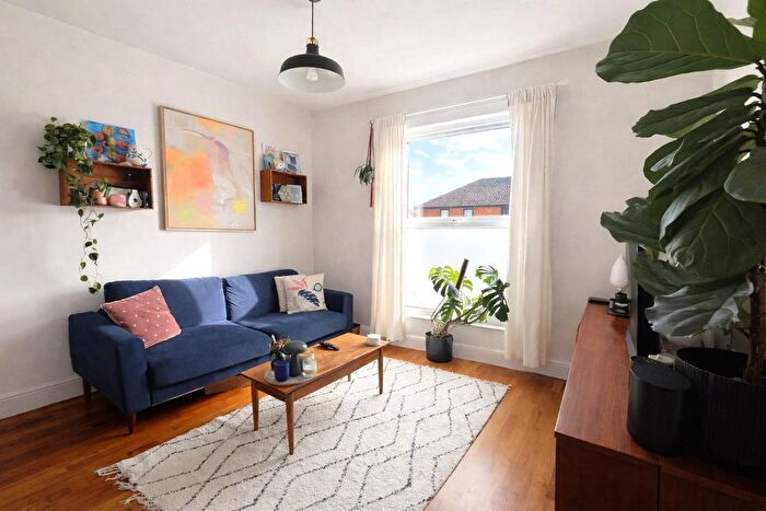 2 Bedroom Maisonette For Sale In Rutland Walk, London, SE6