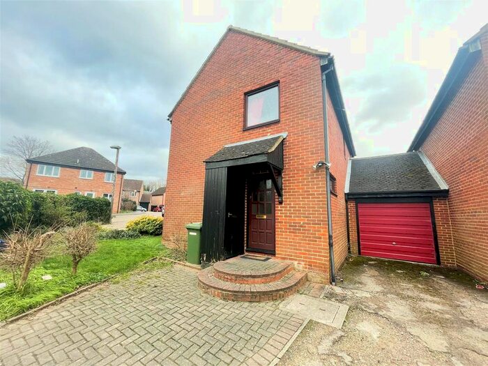 3 Bedroom Link Detached House To Rent In The Spinney, Bradwell, Milton Keynes, MK13