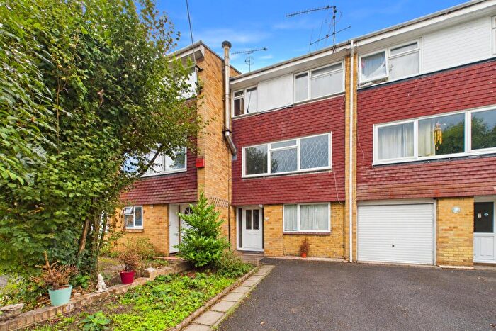 6 Bedroom Terraced House For Sale In Tebbit Close, Bracknell, Berkshire, RG12