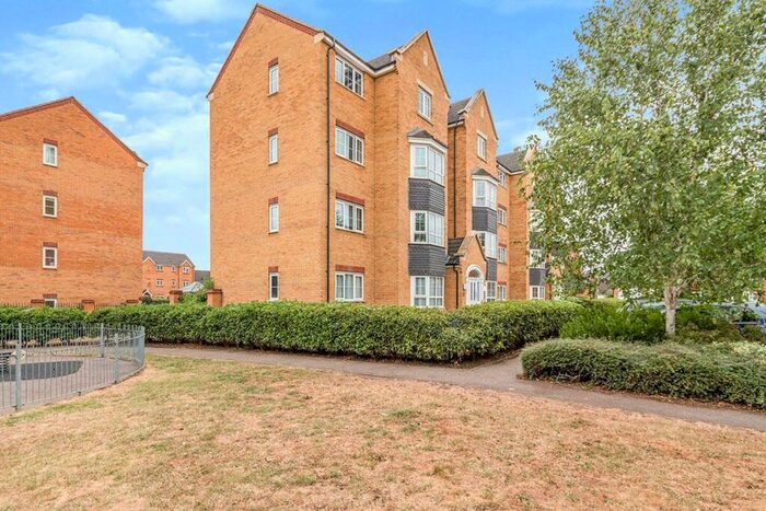 2 Bedroom Flat To Rent In Henley Road, Bedford, Bedfordshire, MK40