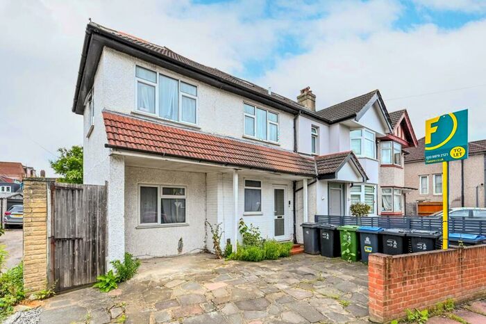 4 Bedroom House To Rent In Princes Avenue, Surbiton, KT6