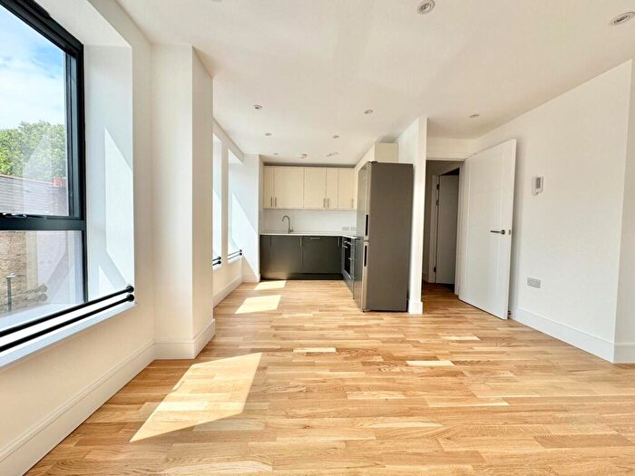 2 Bedroom Apartment To Rent In North Gate House, Seven Sisters Road, N15